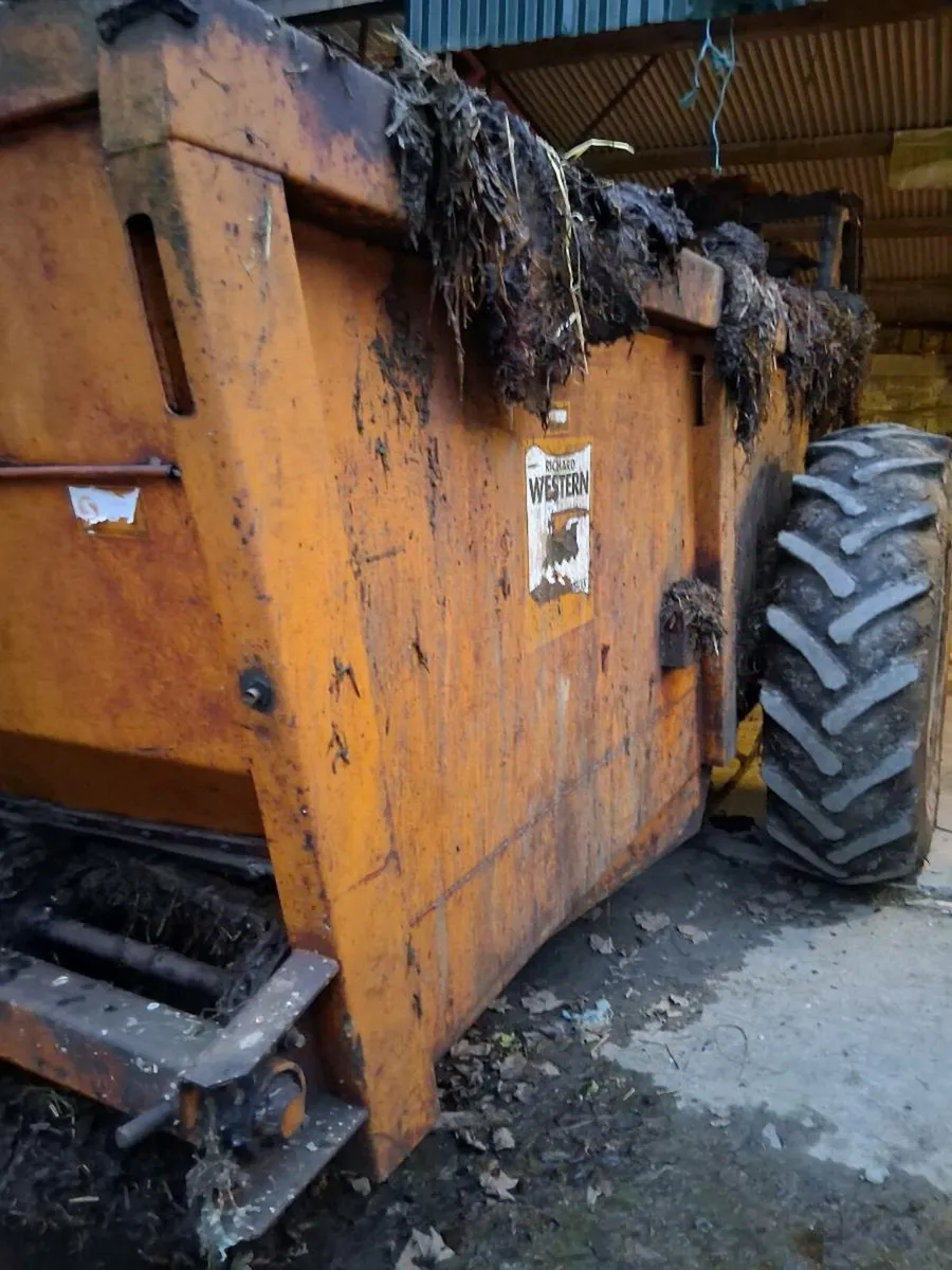 Richard western dung spreader - Image 1