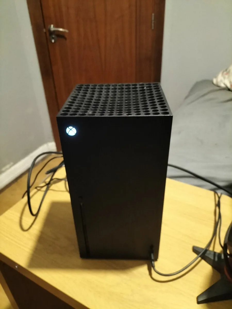 Xbox series X with original controller - Image 4