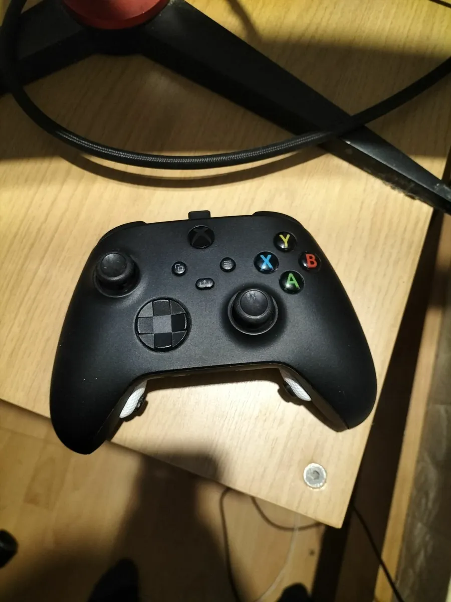 Xbox series X with original controller - Image 3