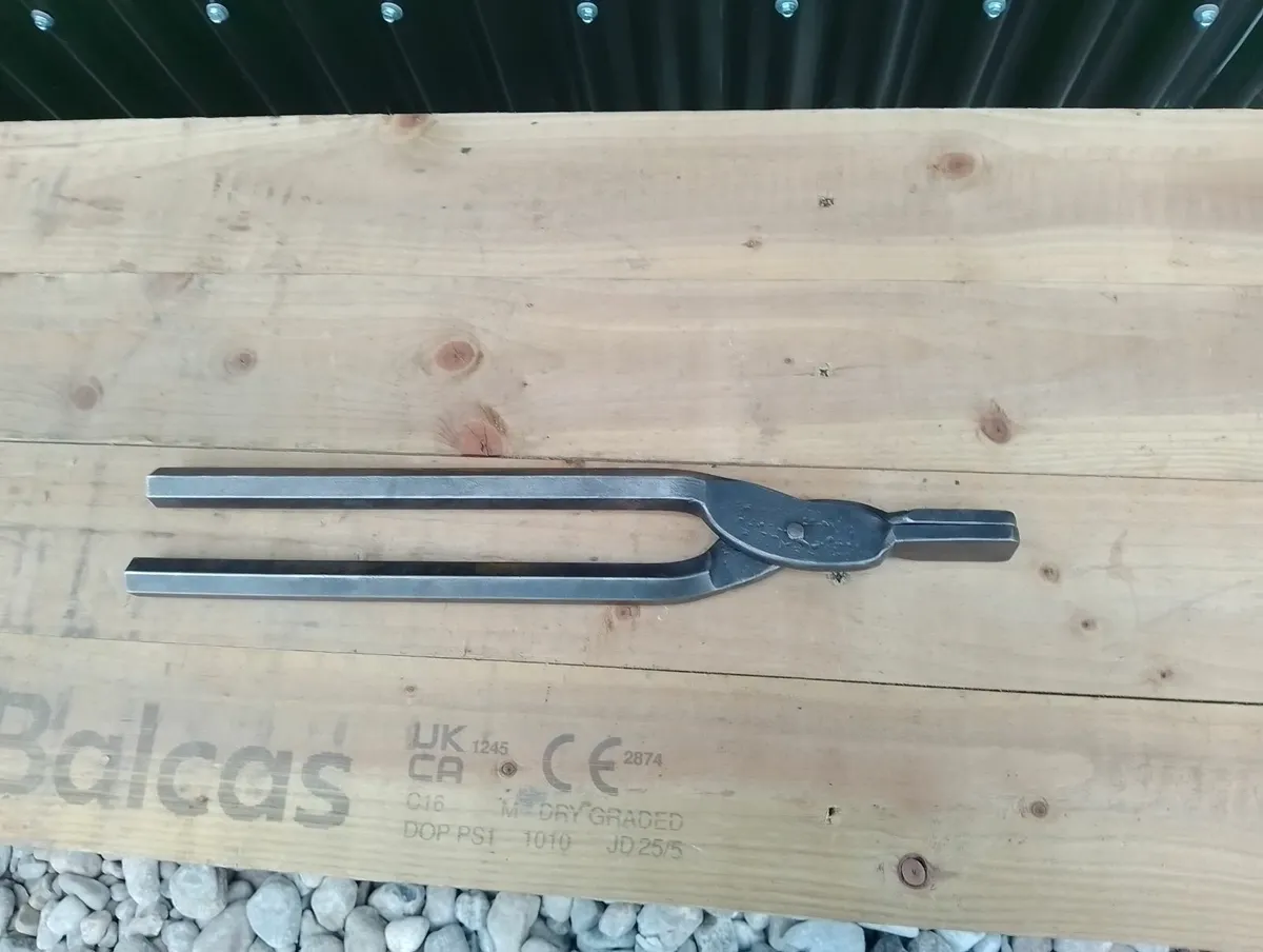 Blacksmiths Tongs - Image 3