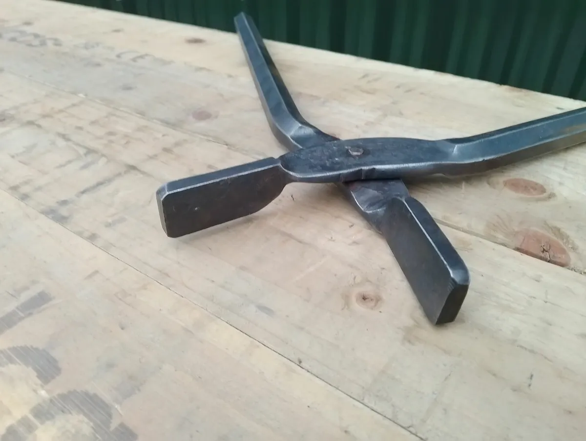 Blacksmiths Tongs - Image 4