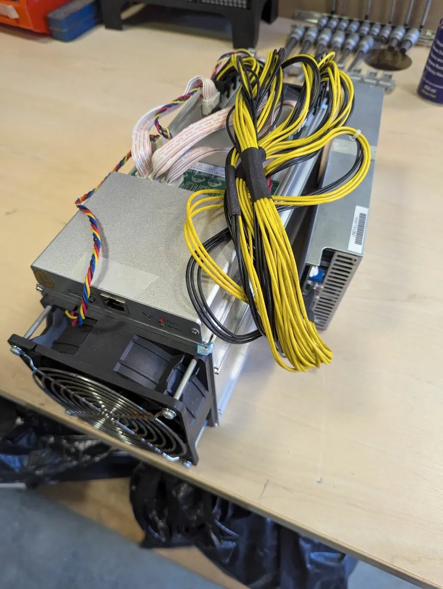 bitcoin miner - Image 1