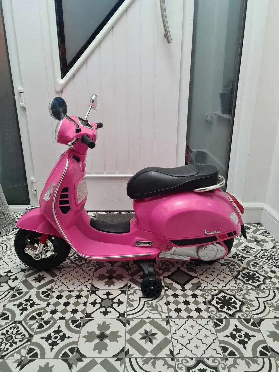 Girls Electric Vespa Ride On - Image 2
