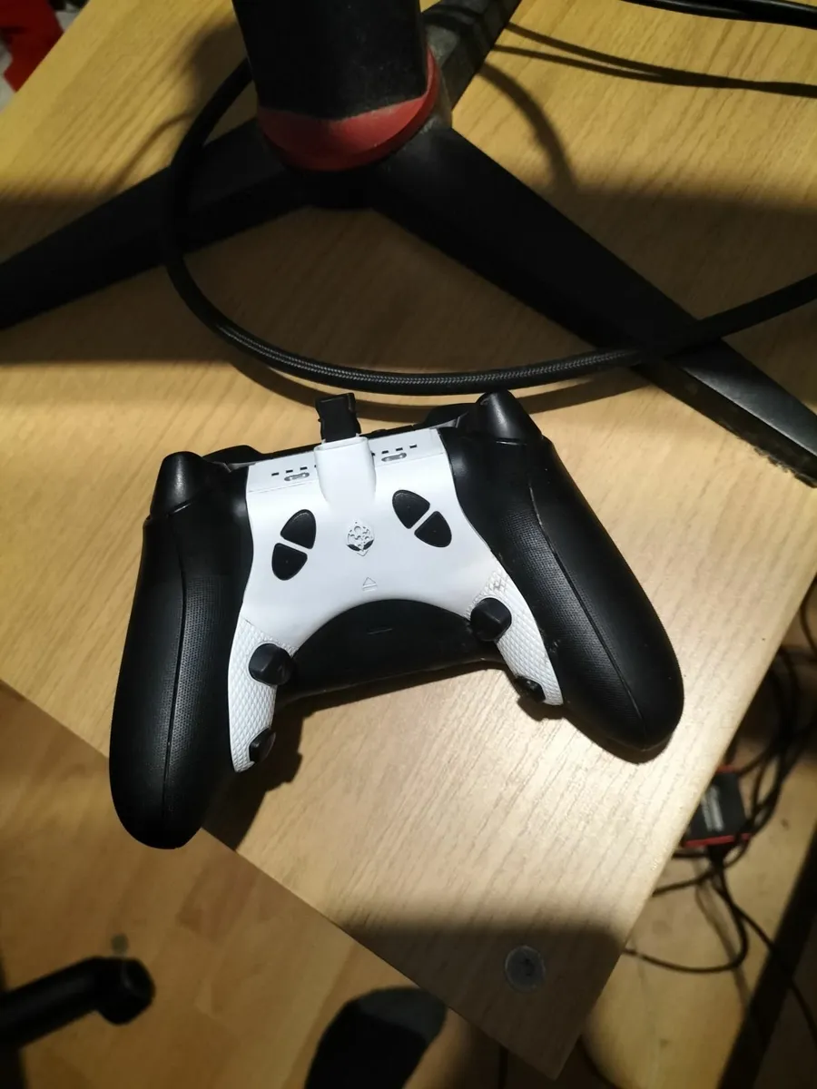 Xbox series X + Gaming monitor(120hz) + controller - Image 4