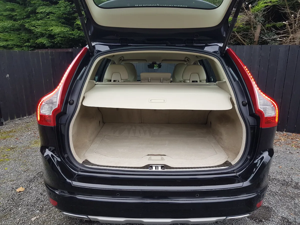 XC60 ... AUTO... CREAM LEATHER... NCT TODAY - Image 3