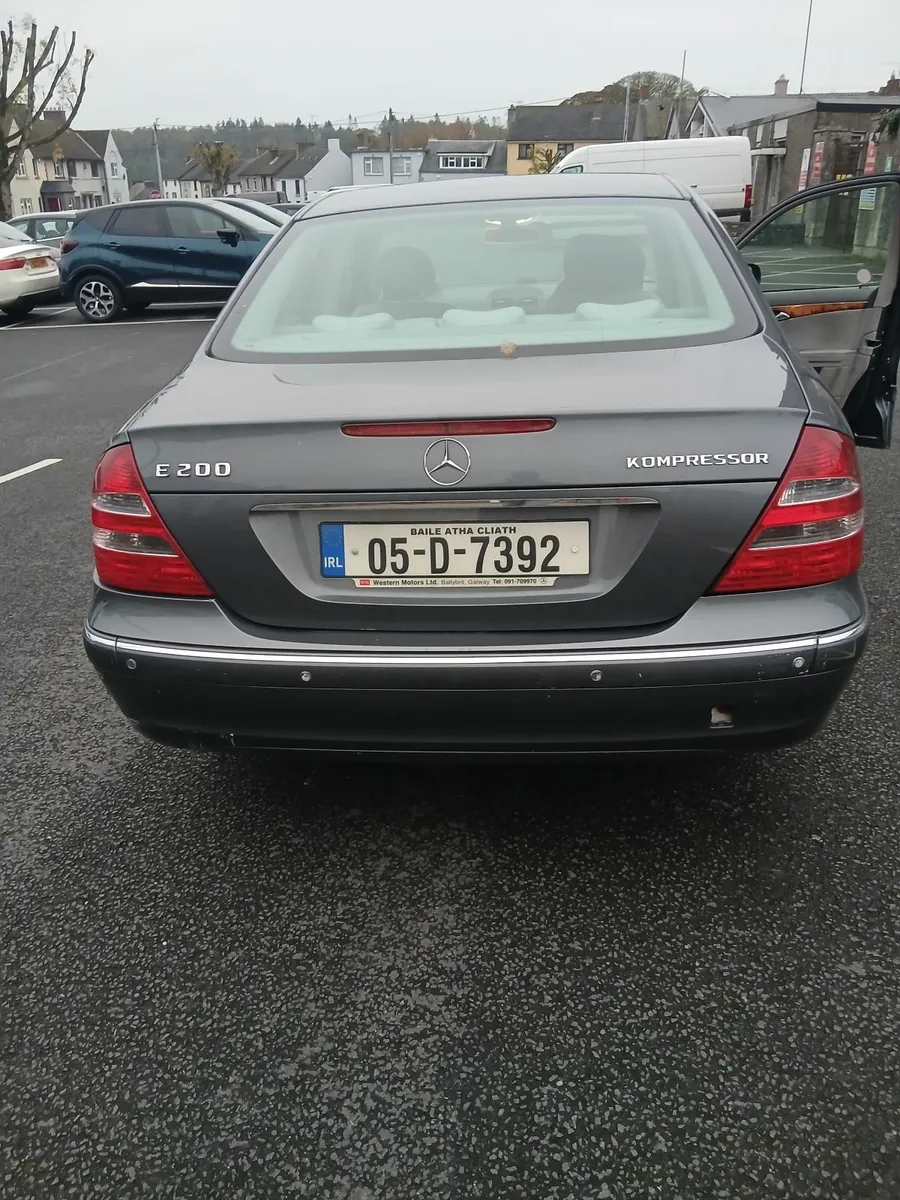 Mercedes-Benz E-Class 2005 - Image 2
