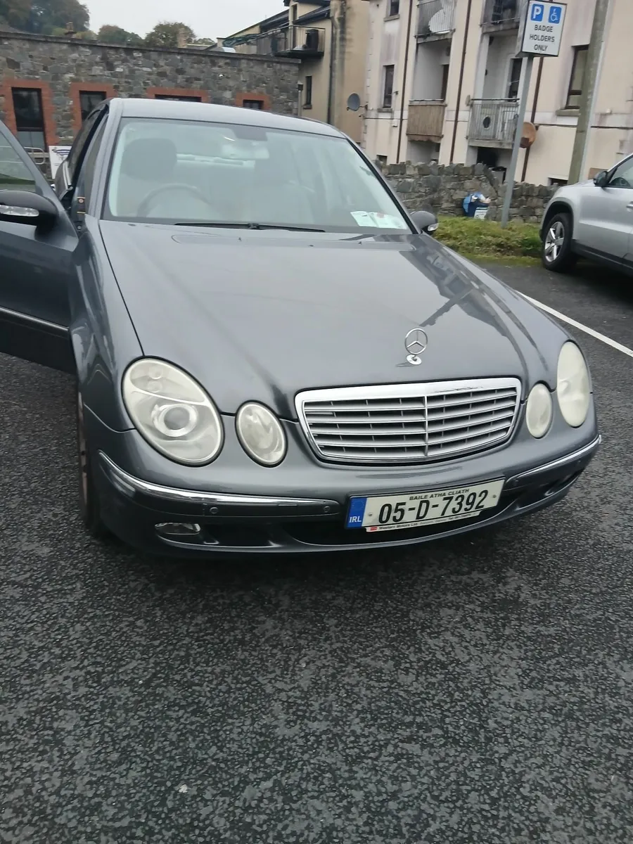 Mercedes-Benz E-Class 2005 - Image 3