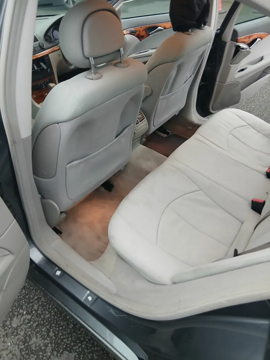 Mercedes-Benz E-Class 2005 - Image 4