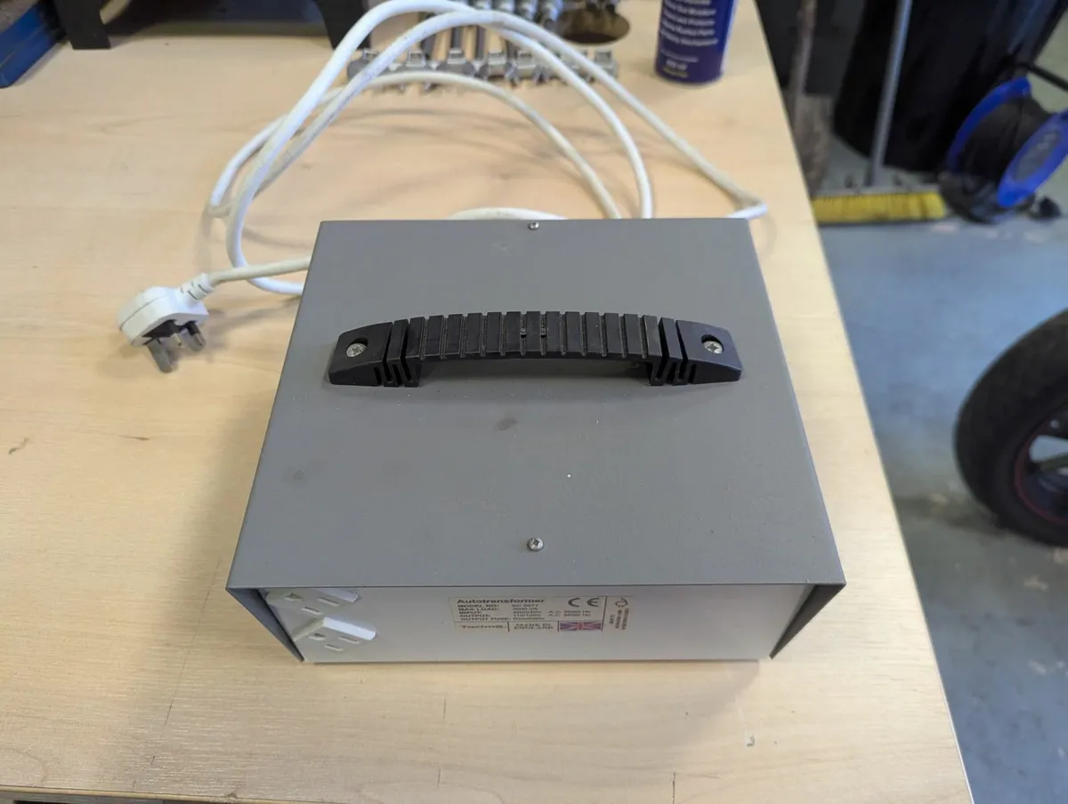 240 / 120v 3000VA Step Down Auto Transformer - Image 2