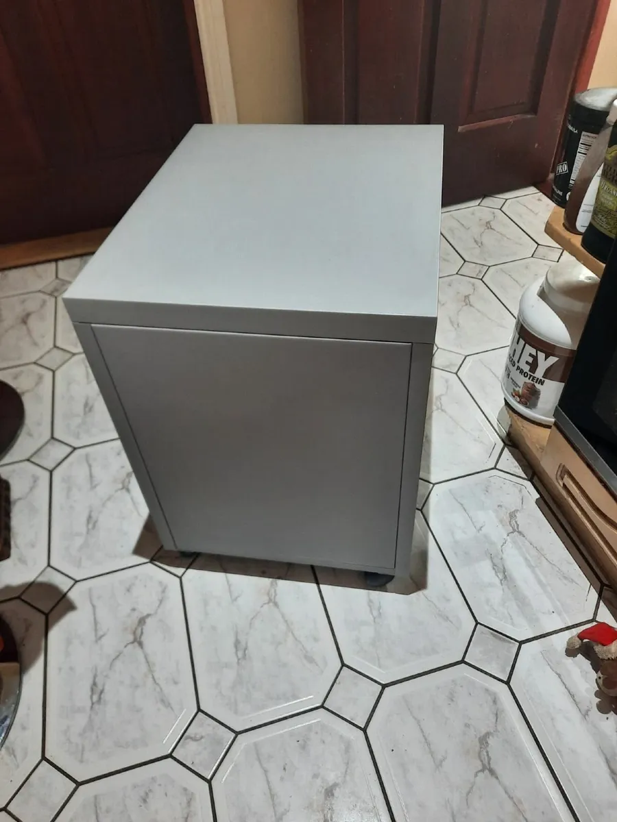 Pedestal - Image 4