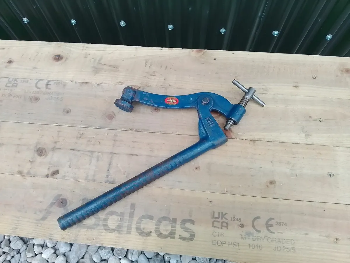 Bench Holdfast - Image 1