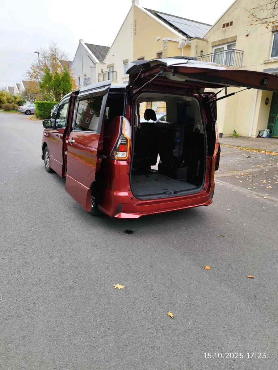 Nissan Serena 2018 1.2petrol e-power Hybrid7seats - Image 4