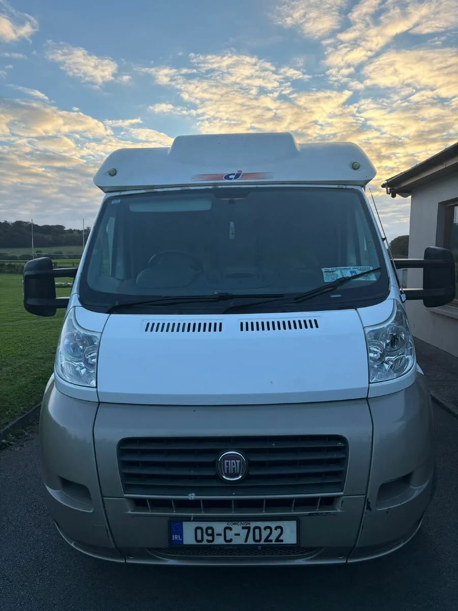 2009 Island Bed Automatic Motorhome - Image 3
