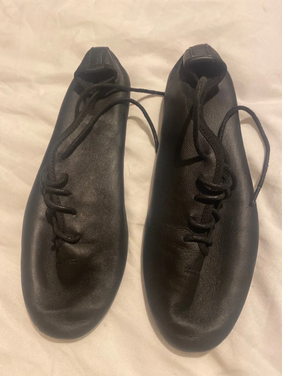 Dance shoes size 3 - Image 1