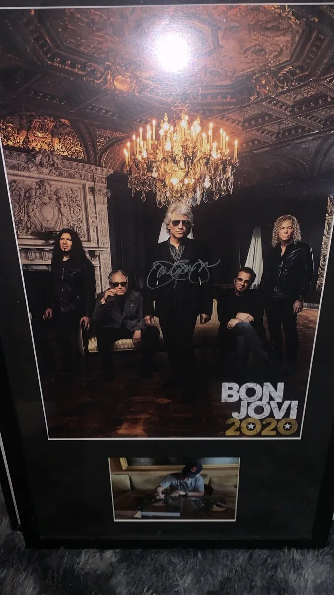 Bon Jovi signed with a figure - Image 1
