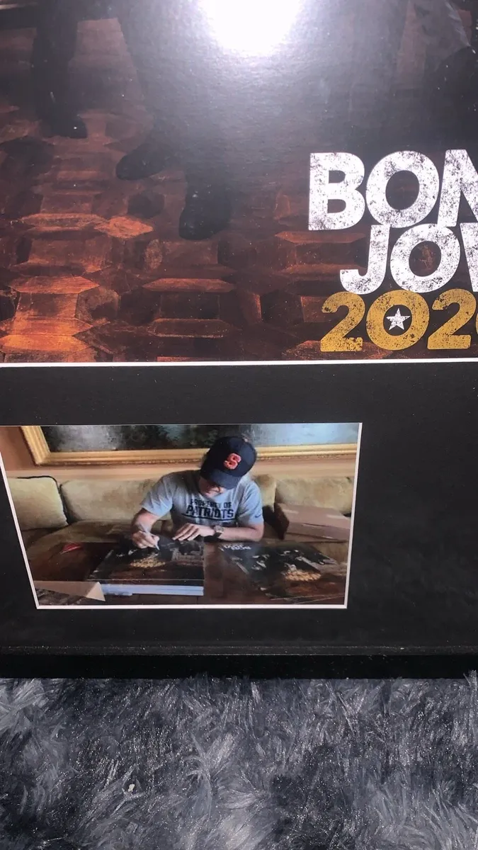 Bon Jovi signed with a figure - Image 2