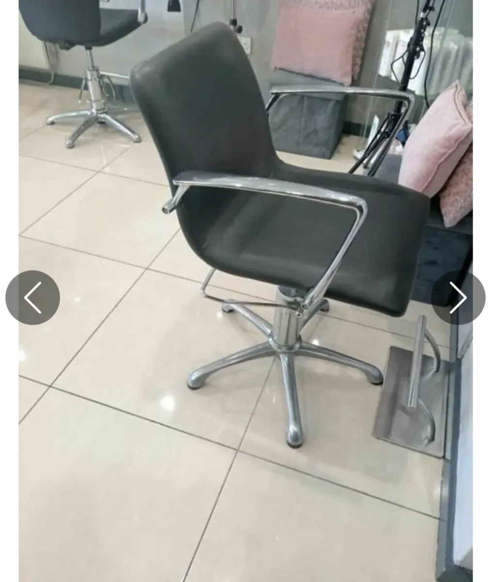 Hair salon equipment - Image 1