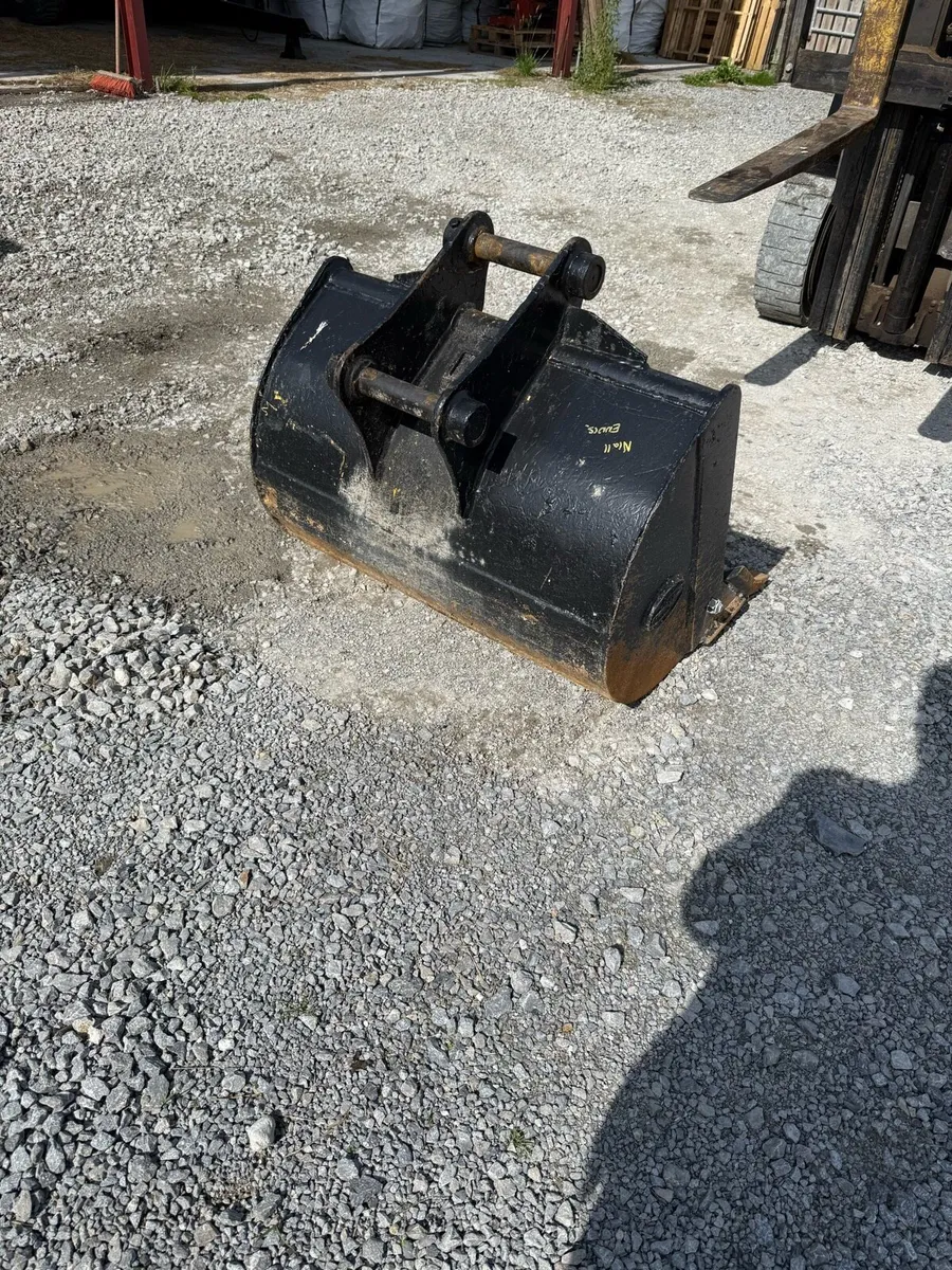 3ft Bucket and Grading Bucket - Image 2