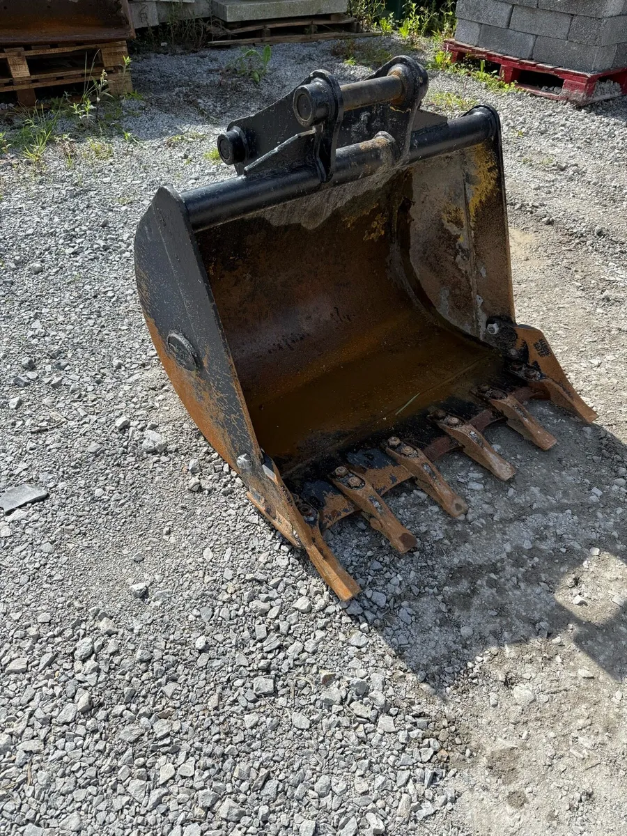3ft Bucket and Grading Bucket - Image 3