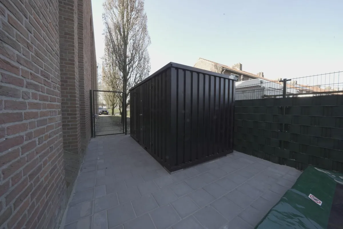 Storage Container 4x2m – Great for Businesses - Image 2