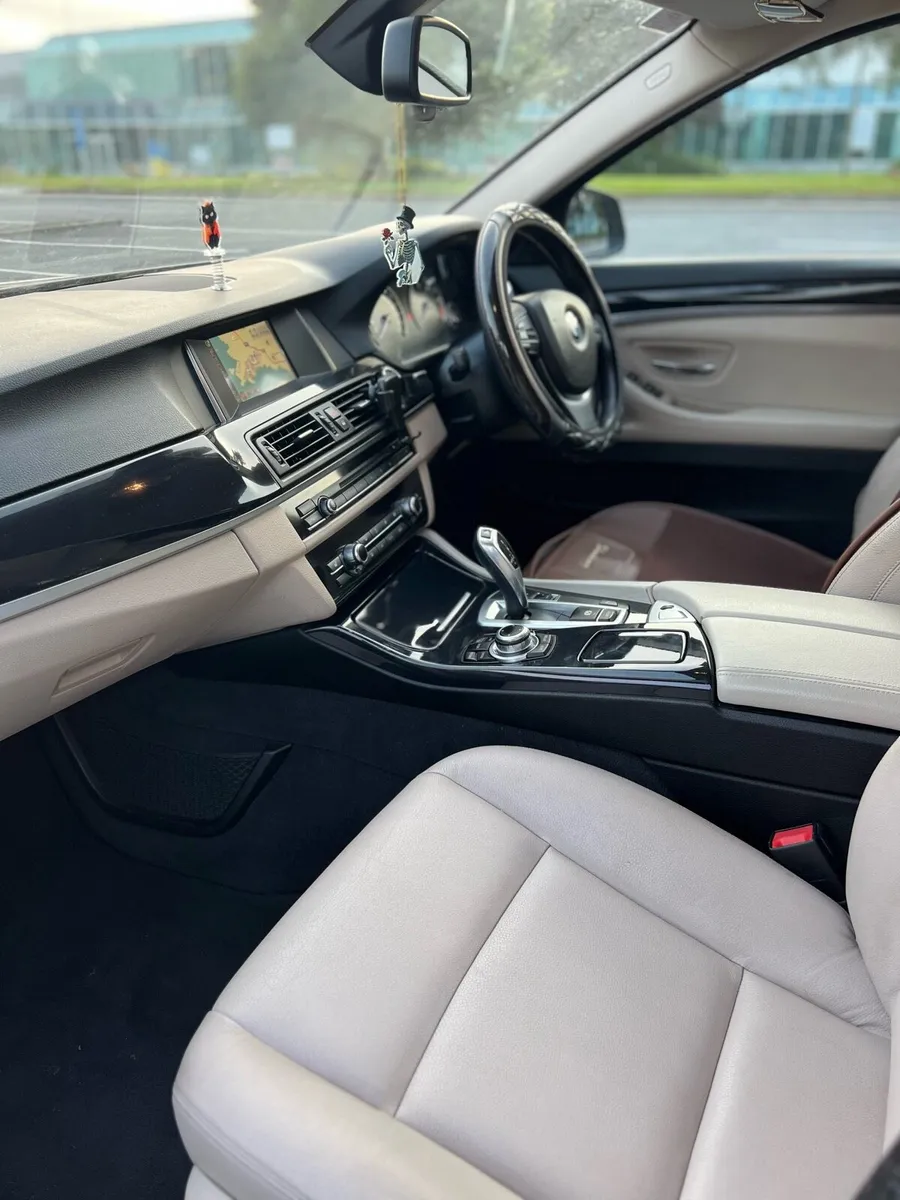 BMW 520D luxury Saloon with sports mode - Image 3