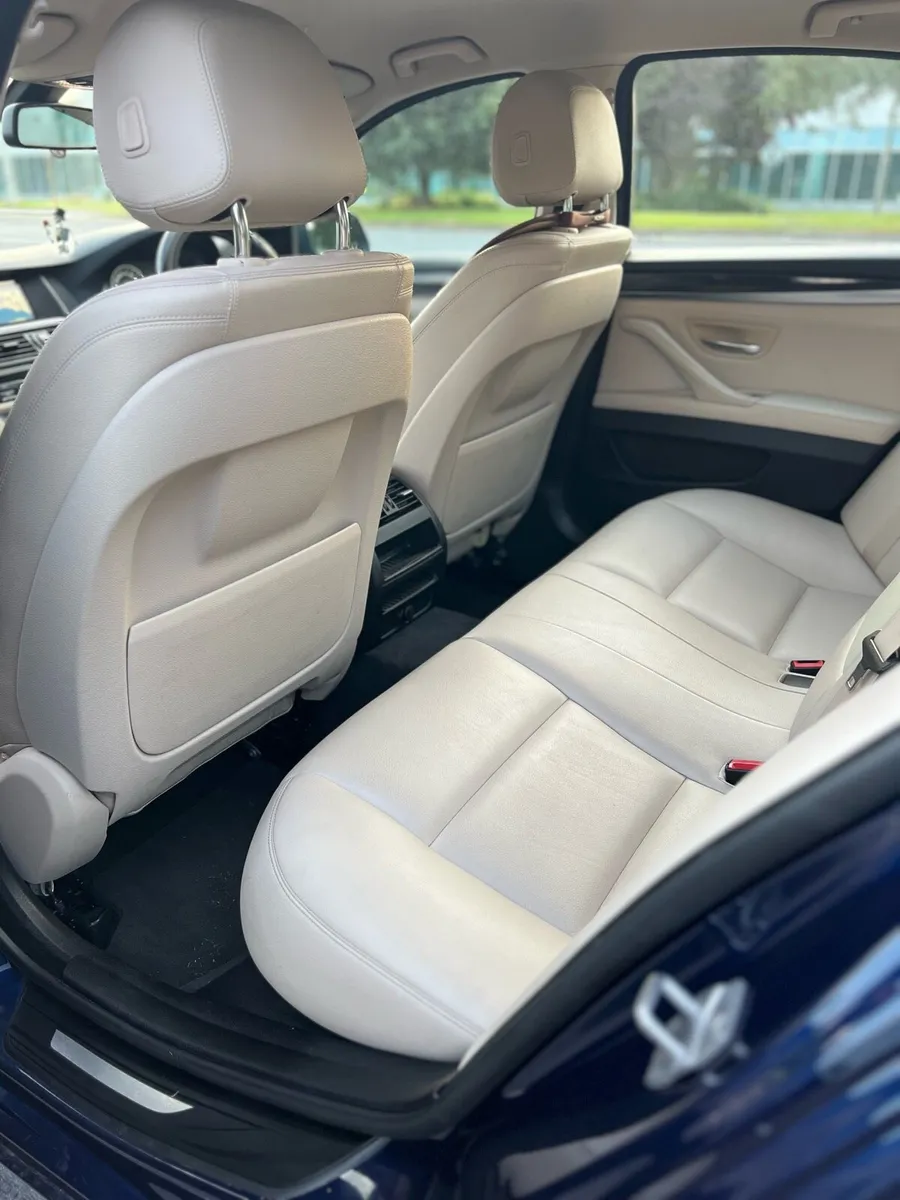 BMW 520D luxury Saloon with sports mode - Image 4