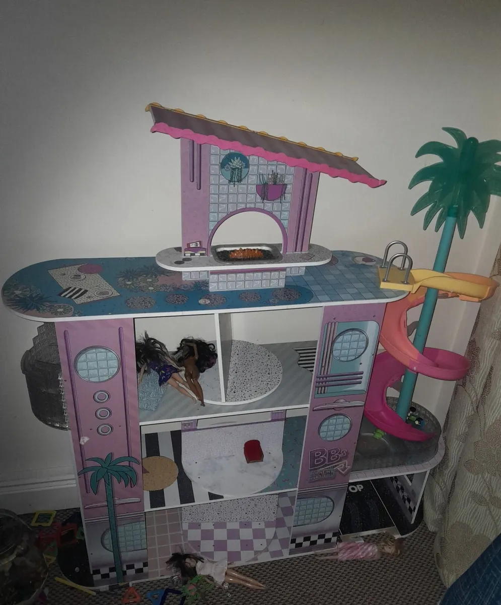 Free LOL doll house