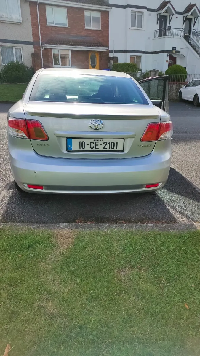 Toyota Avensis 2010 - Image 4