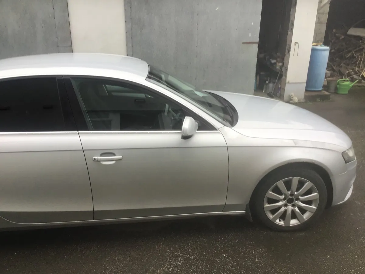 Audi A4 2009 - Image 2