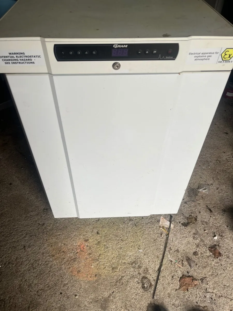 Heavy duty Undercounter fridge - Image 2