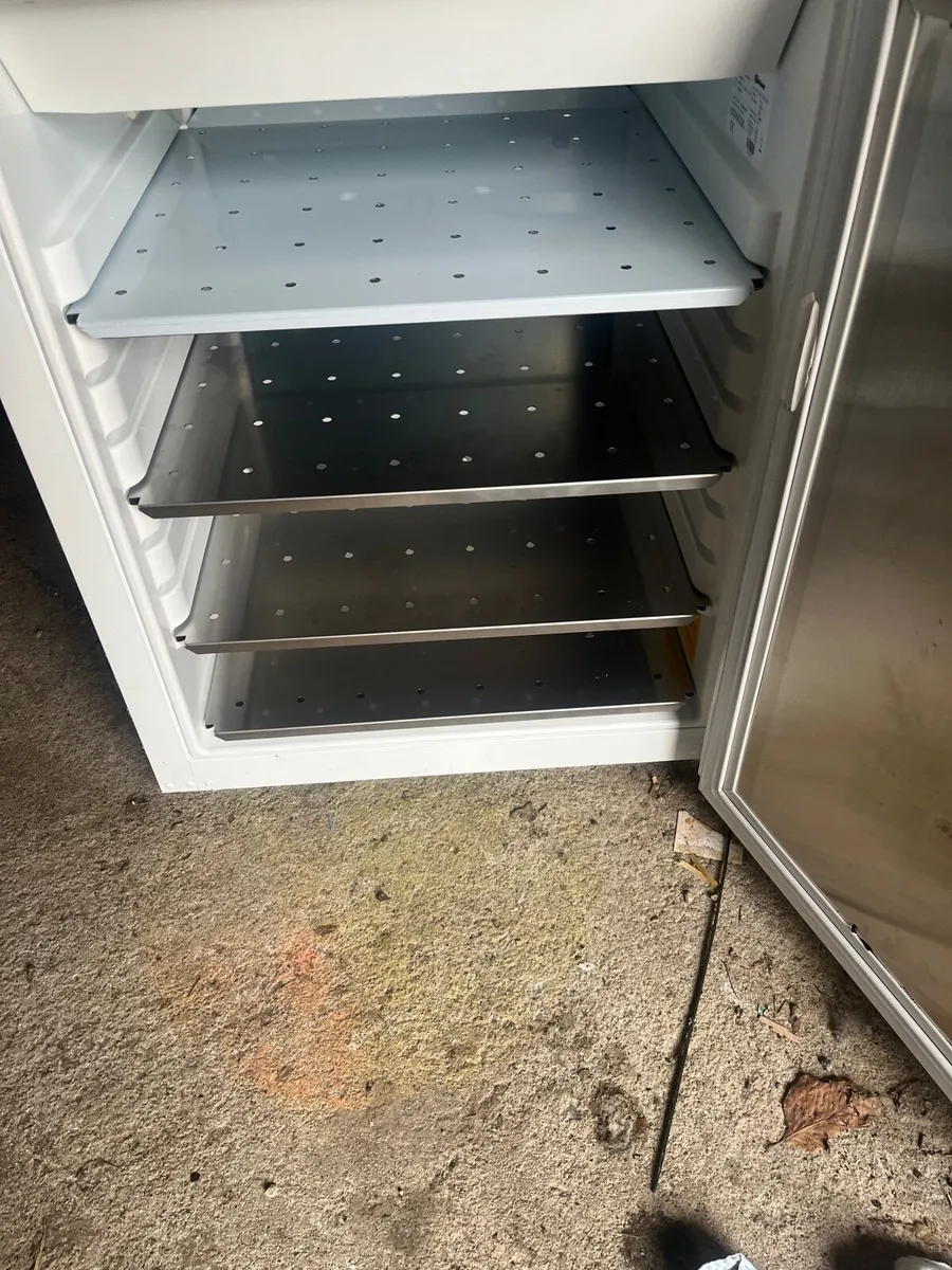 Heavy duty Undercounter fridge - Image 3
