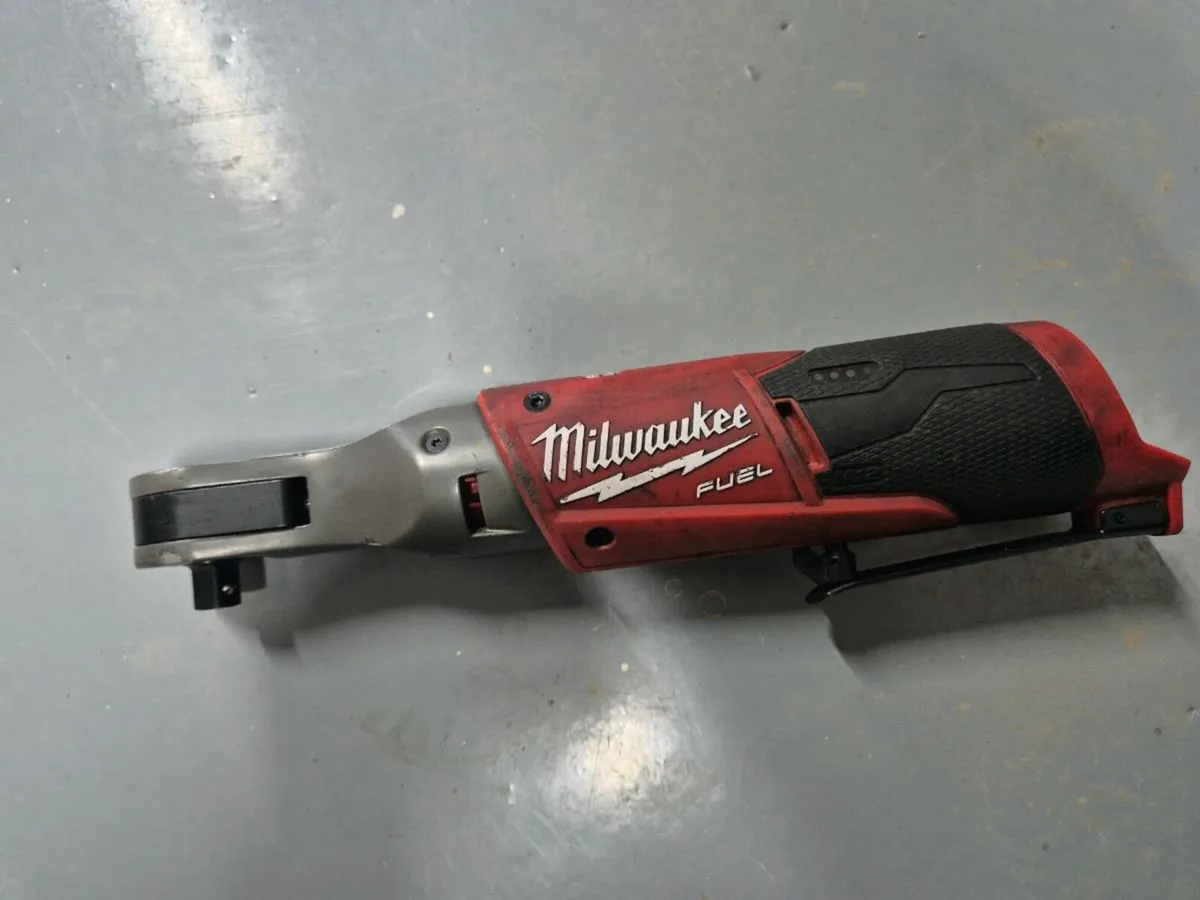 Milwaukee M12 Fuel 3/8' Ratchet Body - Image 1