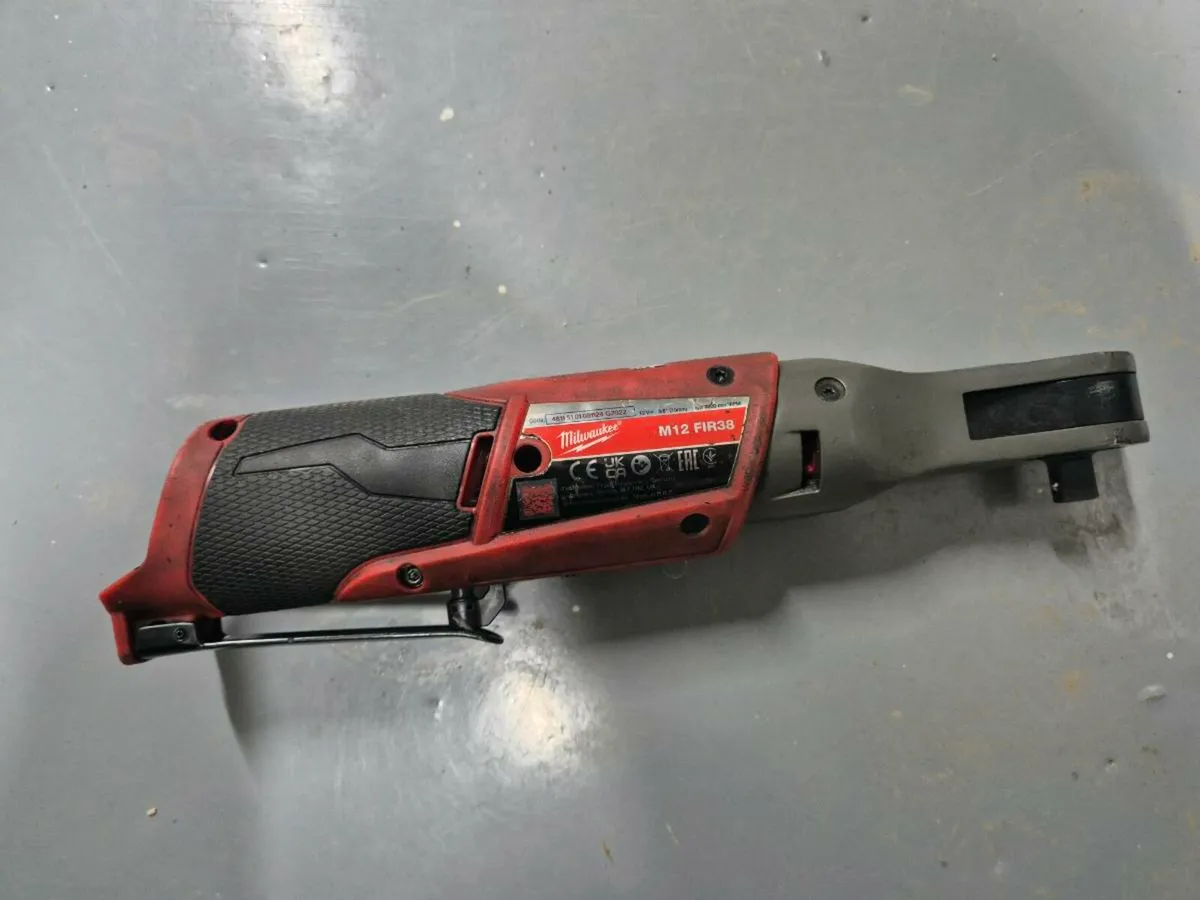 Milwaukee M12 Fuel 3/8' Ratchet Body - Image 2