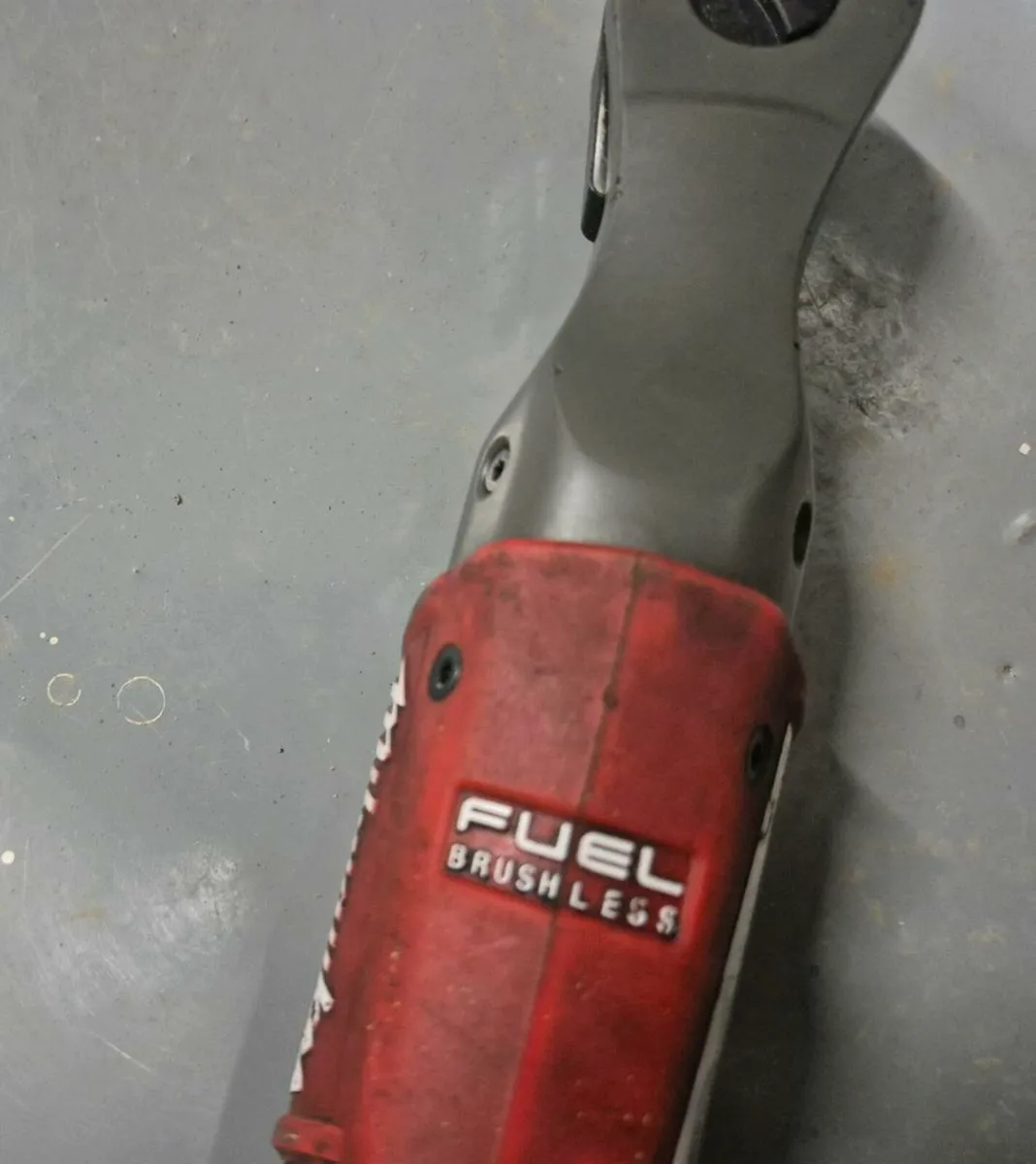 Milwaukee M12 Fuel 3/8' Ratchet Body - Image 3