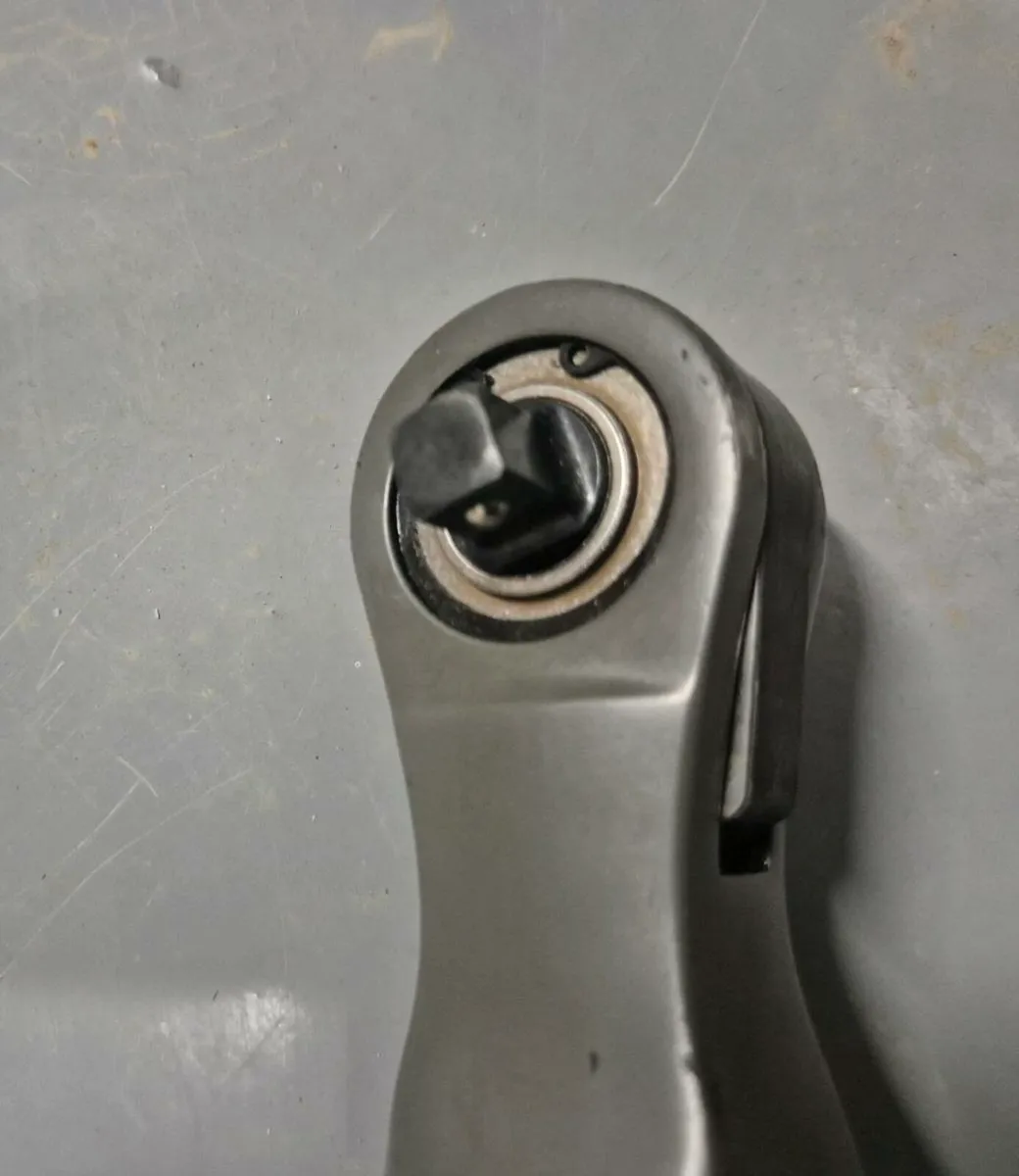 Milwaukee M12 Fuel 3/8' Ratchet Body - Image 4