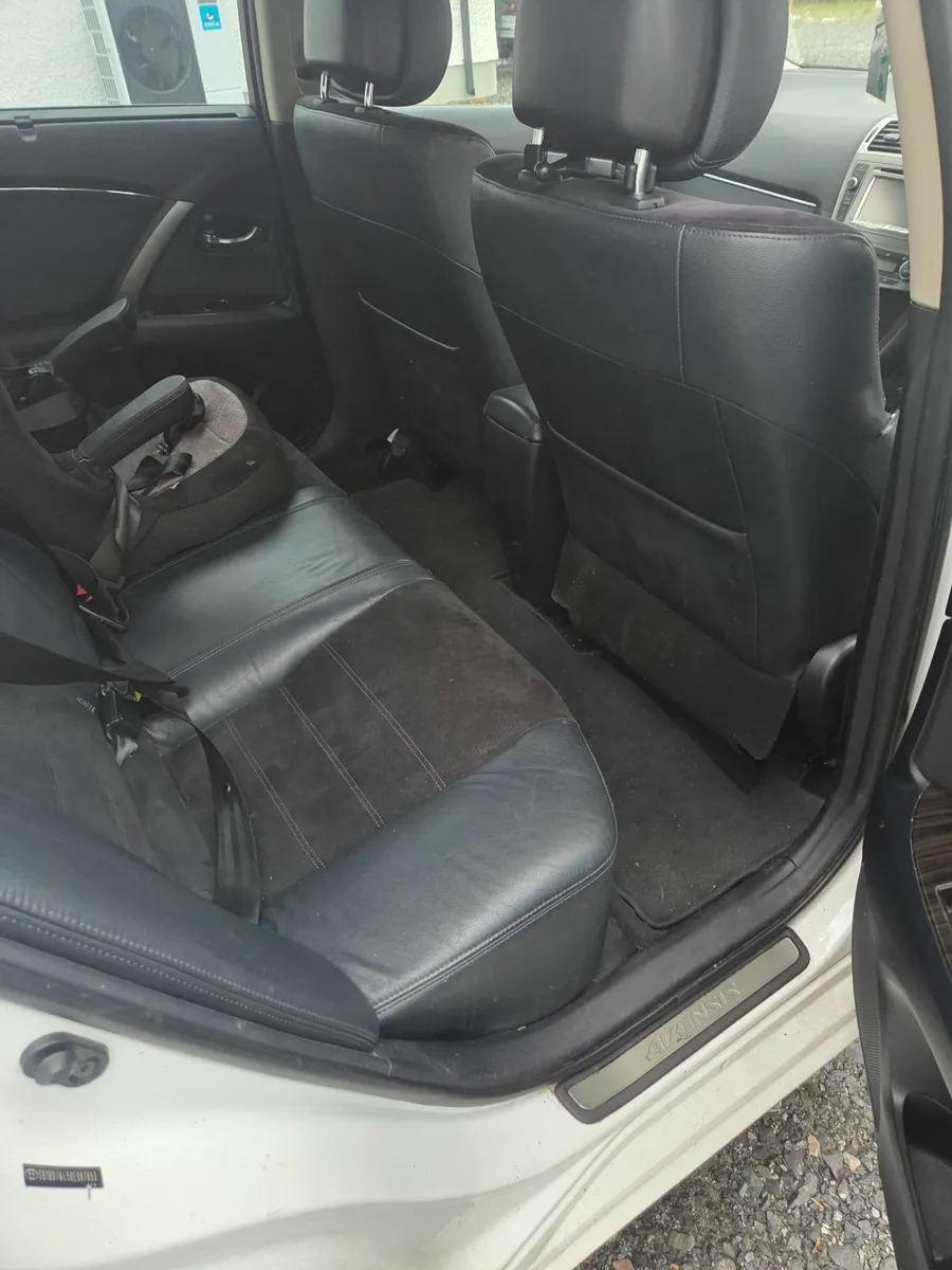 Toyota Avensis 2012 - Image 2