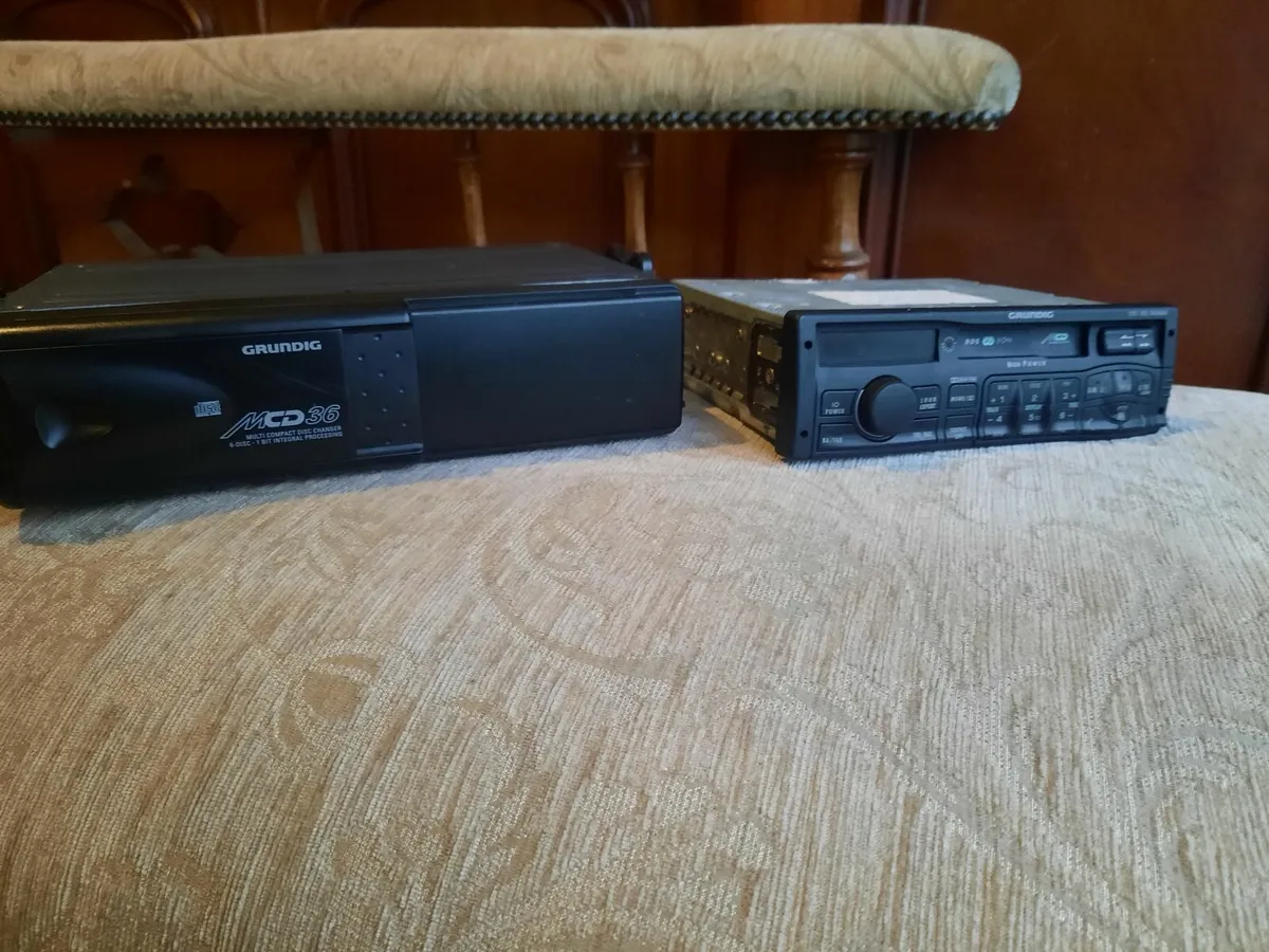 Vintage Radios - Image 1