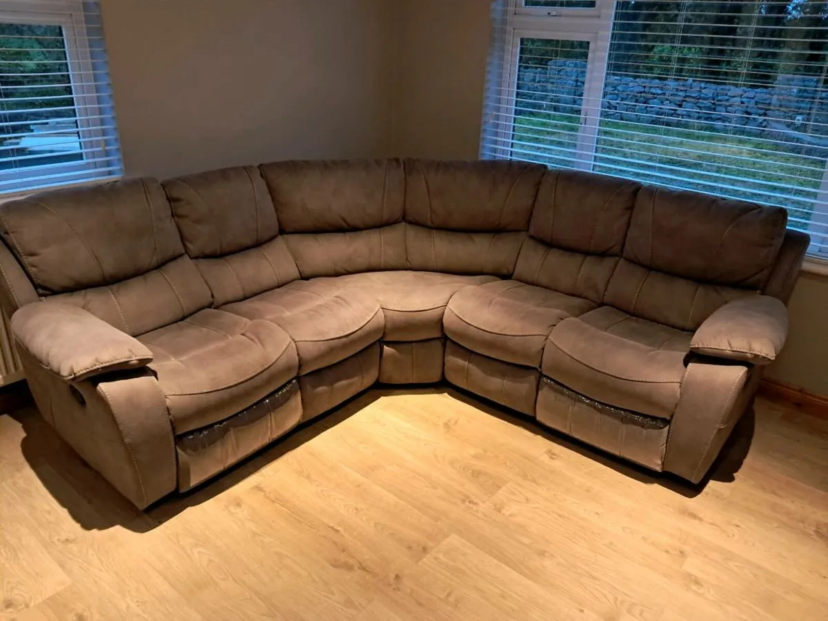 5 Seater Recliner Corner Sofa - Image 1