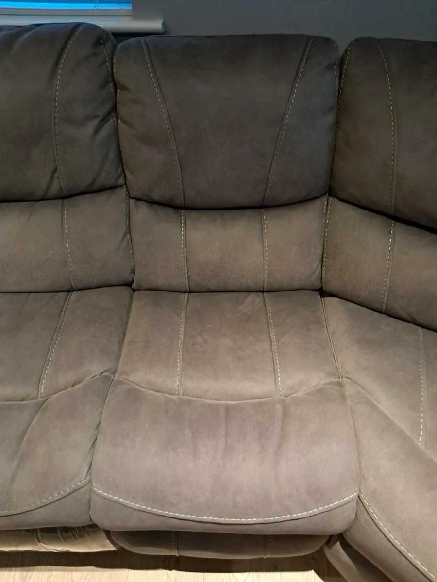 5 Seater Recliner Corner Sofa - Image 4