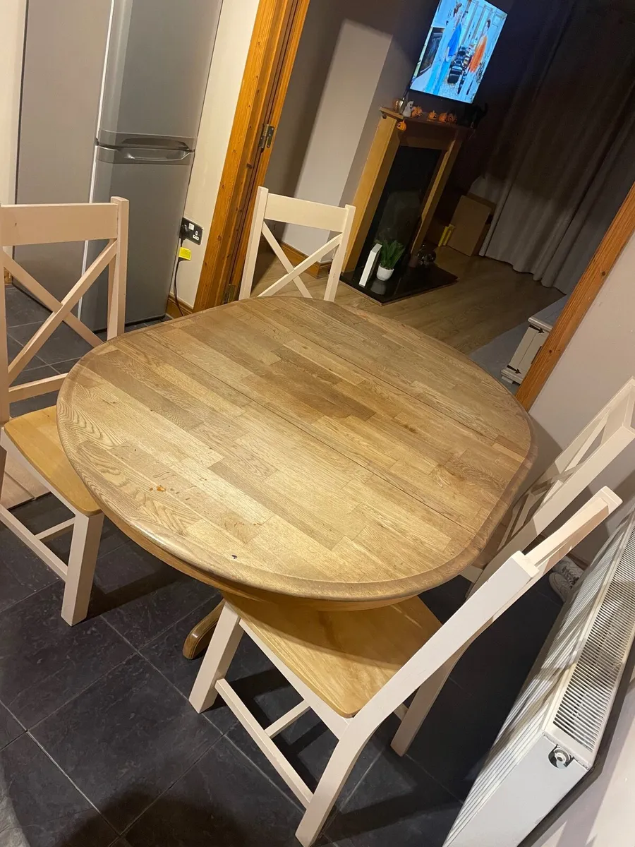 Table and chairs - Image 4