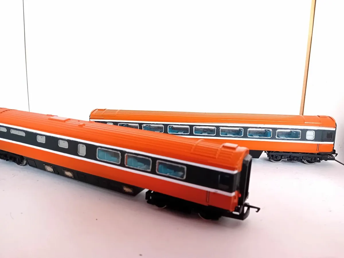 MODEL  RAILWAY  IRISH  MK 3  COACHES - Image 4