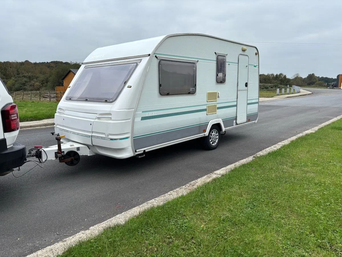 4 berth caravan - Image 1