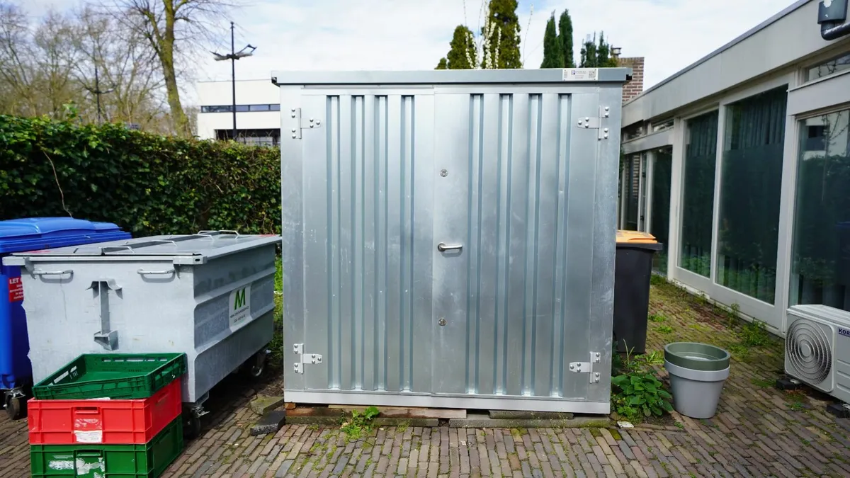 Outdoor Storage Cabin – Rust-Free & Maintenance - Image 1