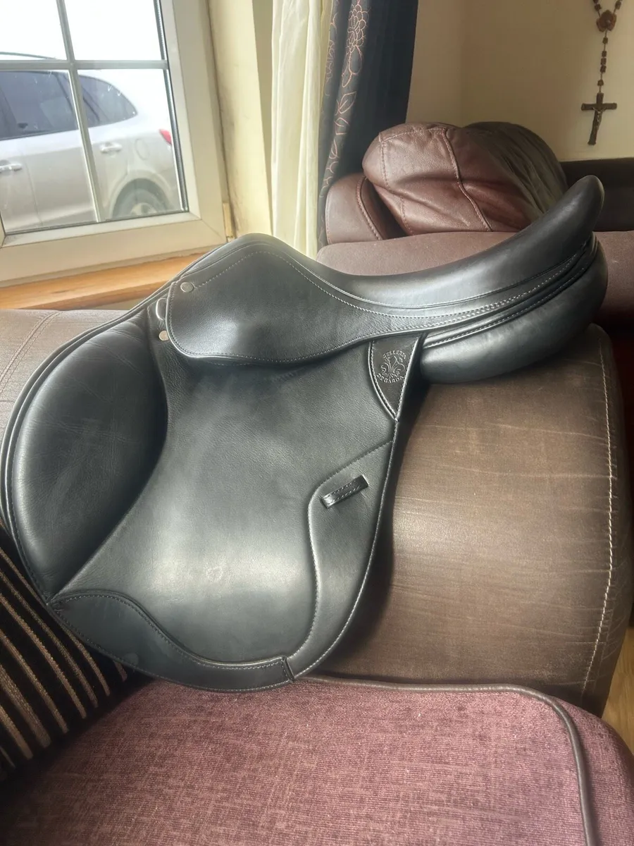 Selleria de Garda 17" MW Jump Saddle - Image 1