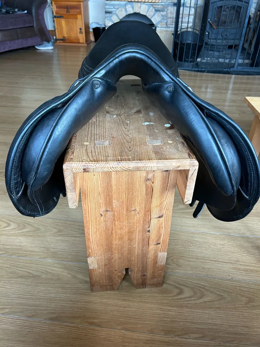 Selleria de Garda 17" MW Jump Saddle - Image 2