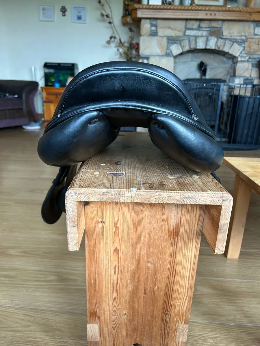 Selleria de Garda 17" MW Jump Saddle - Image 3