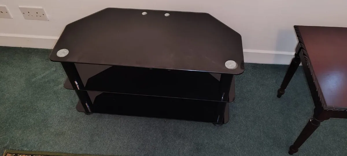 House contents bed table couch mirror - Image 4