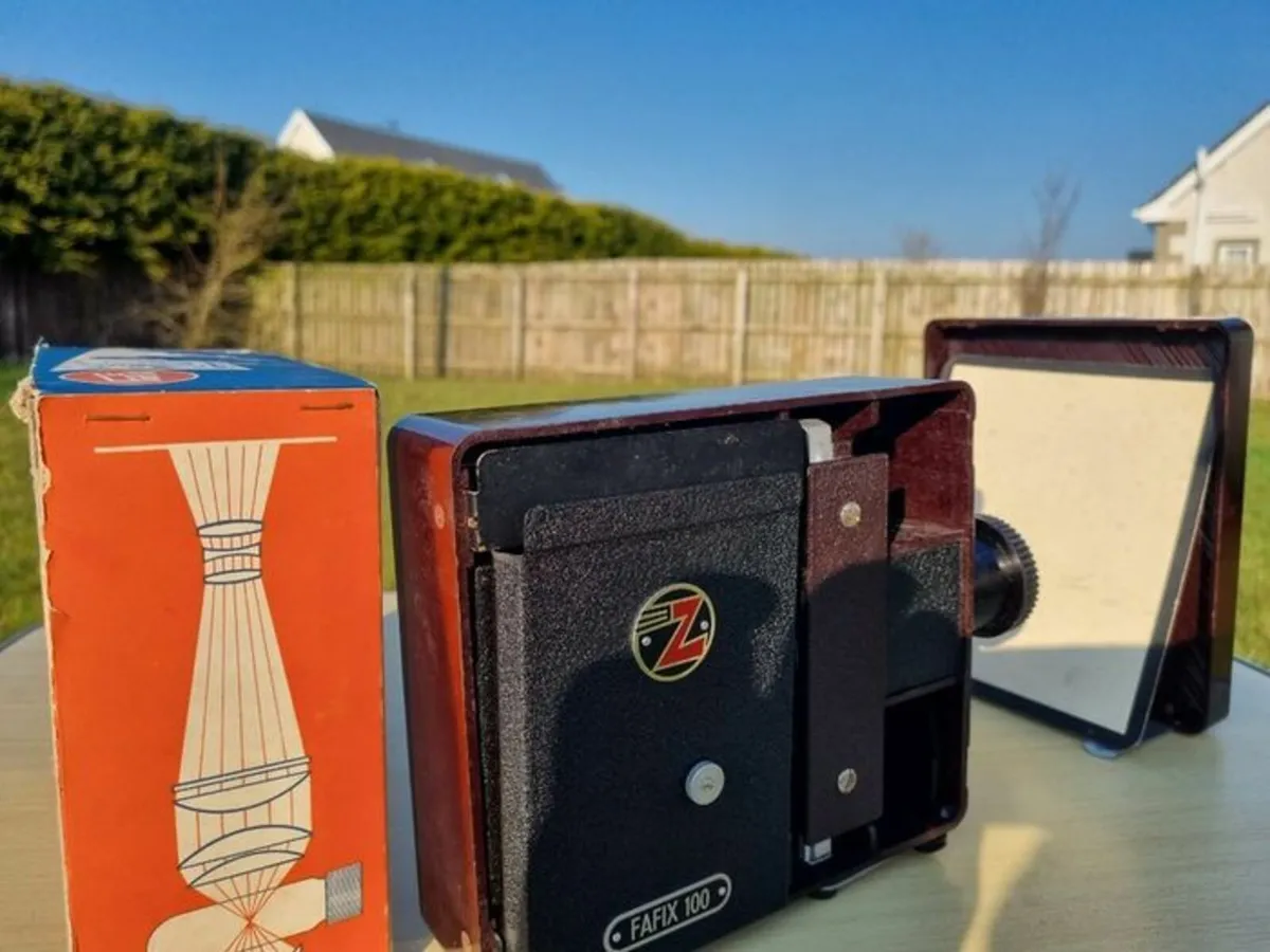 Fafix II Bakelite bodied slide projector - Image 3