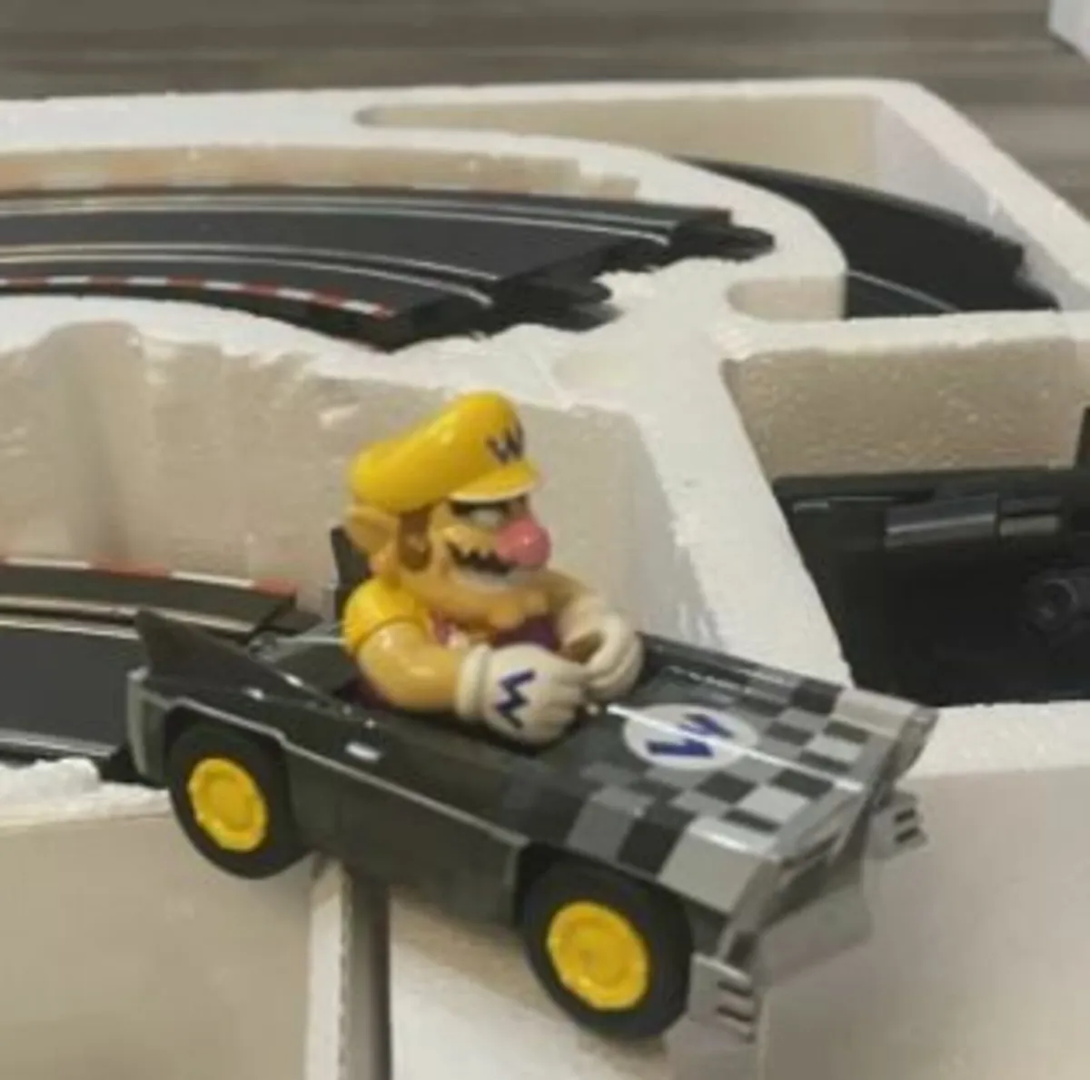 Carrera  Mario Kart set. - Image 4