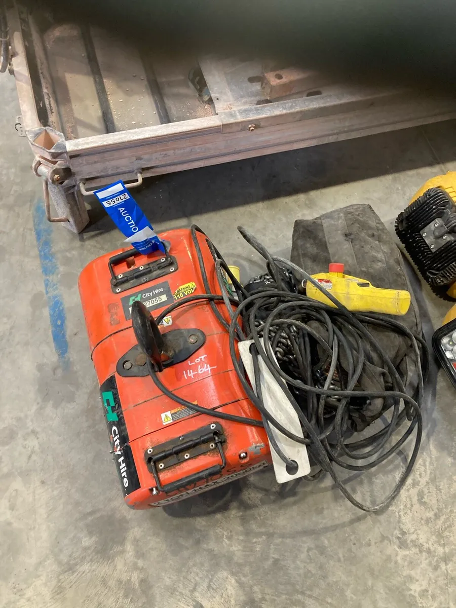 2 Ton Lodstar Chain Hoist - Image 1